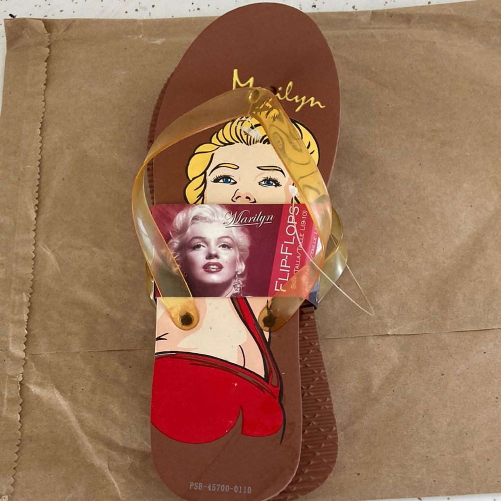 Marylin Monroe flip flops